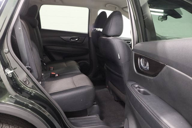 2019 Nissan Rogue SV photo 16