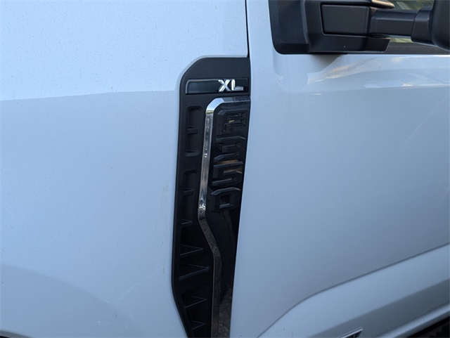 2026 Ford F-350 XL photo 3