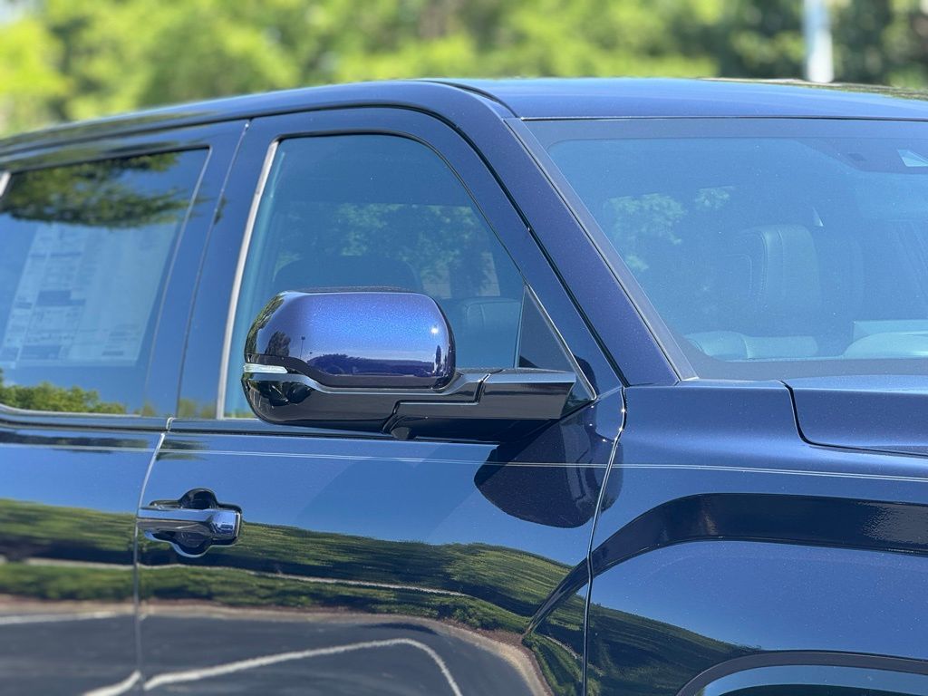 2025 Toyota Tundra Platinum CrewMax photo 5