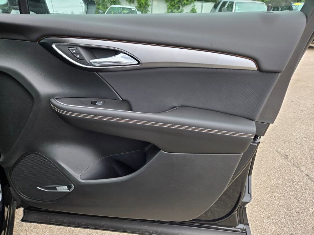 2025 Buick Envision Sport Touring photo 7