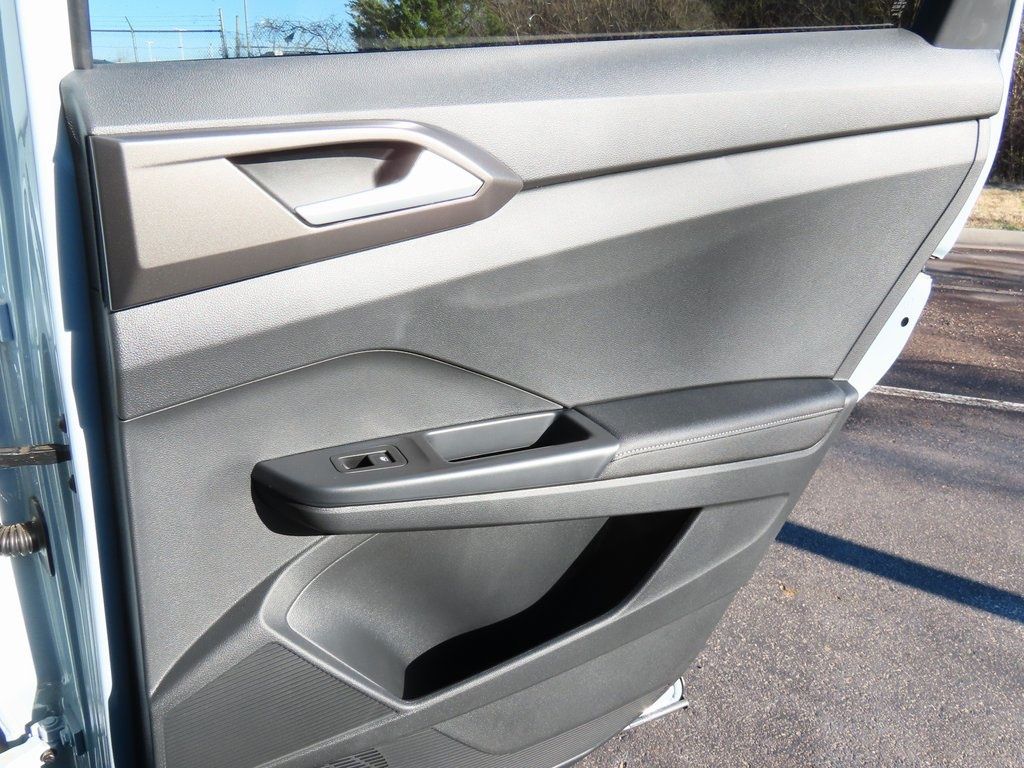 2025 Volkswagen Taos SE photo 16