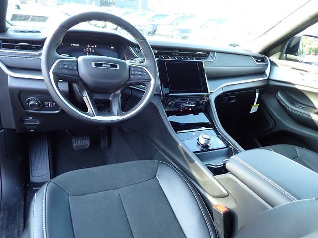 2025 Jeep Grand Cherokee Altitude X photo 12