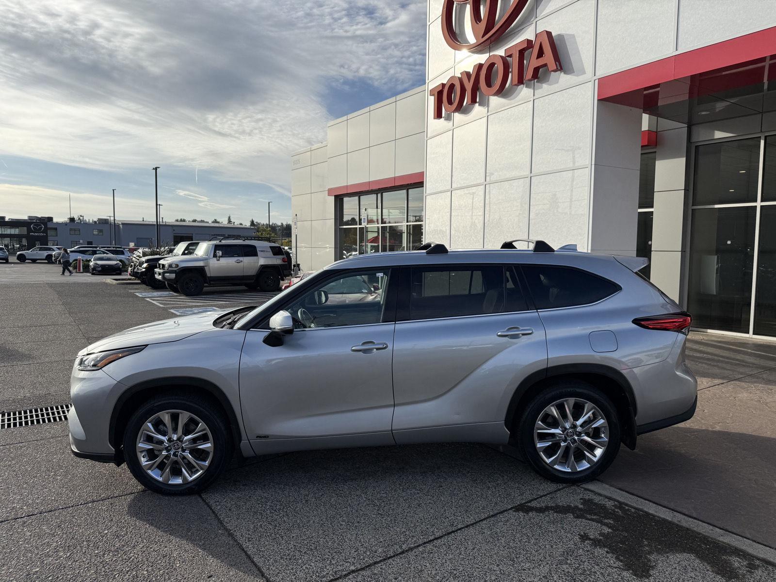 2023 Toyota Highlander Hybrid Limited photo 2