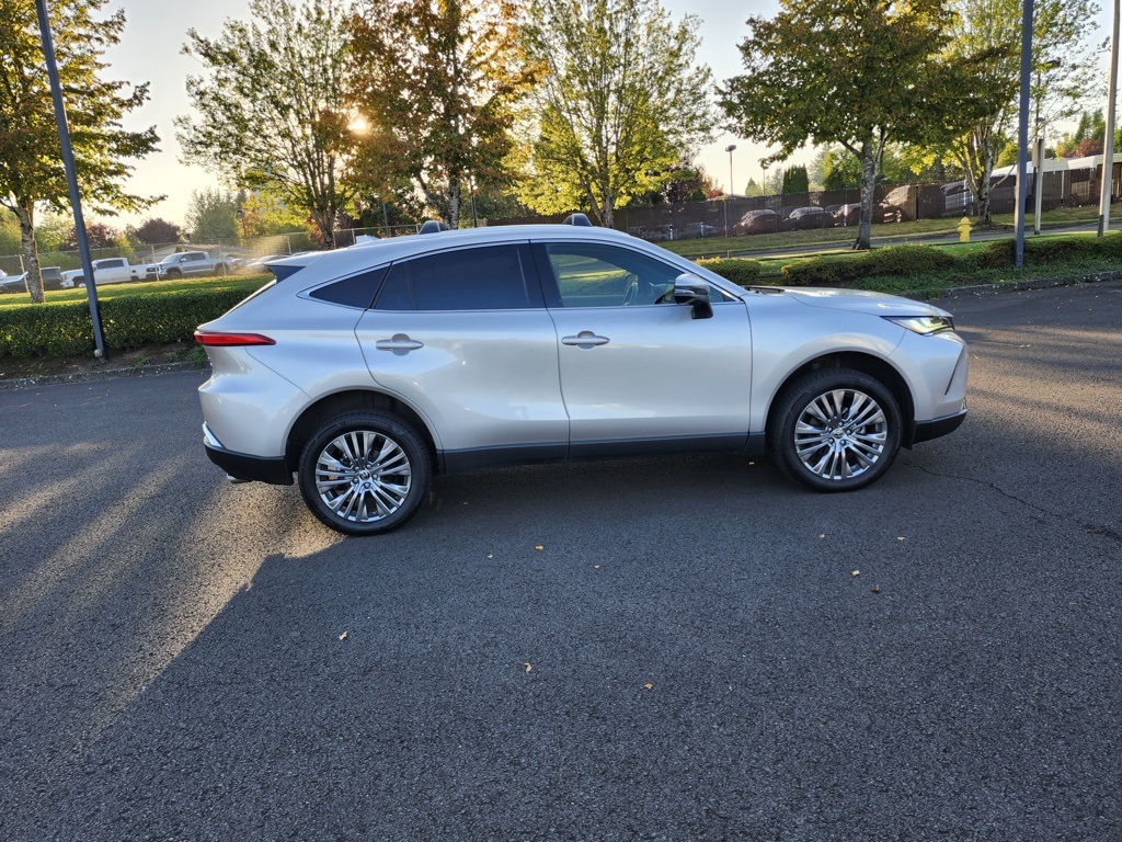 2022 Toyota Venza XLE photo 8