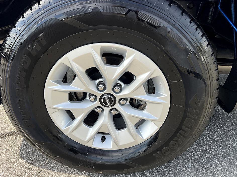 2024 Nissan Frontier SV photo 11