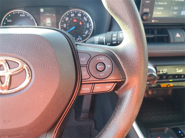 2021 Toyota RAV4 Hybrid XLE photo 18