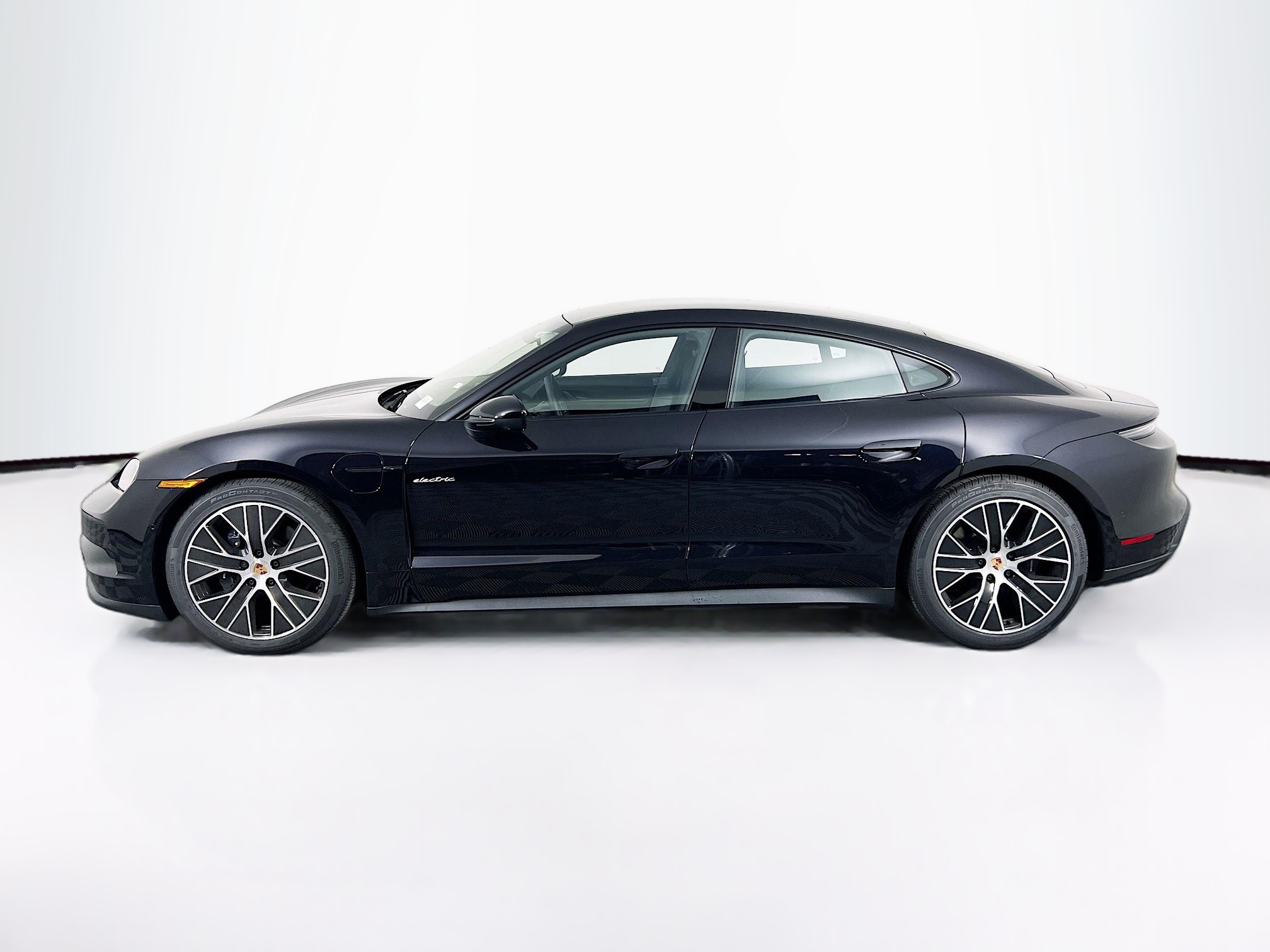 2026 Porsche Taycan 4 photo 2