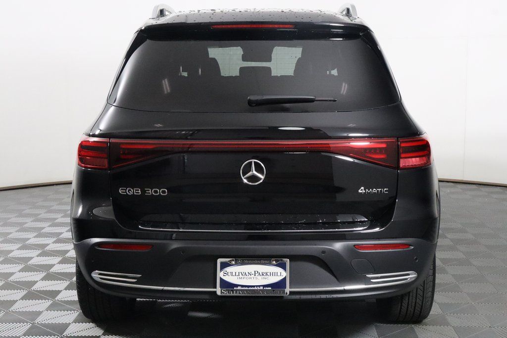 2024 Mercedes Benz EQB 300 4MATIC photo 2