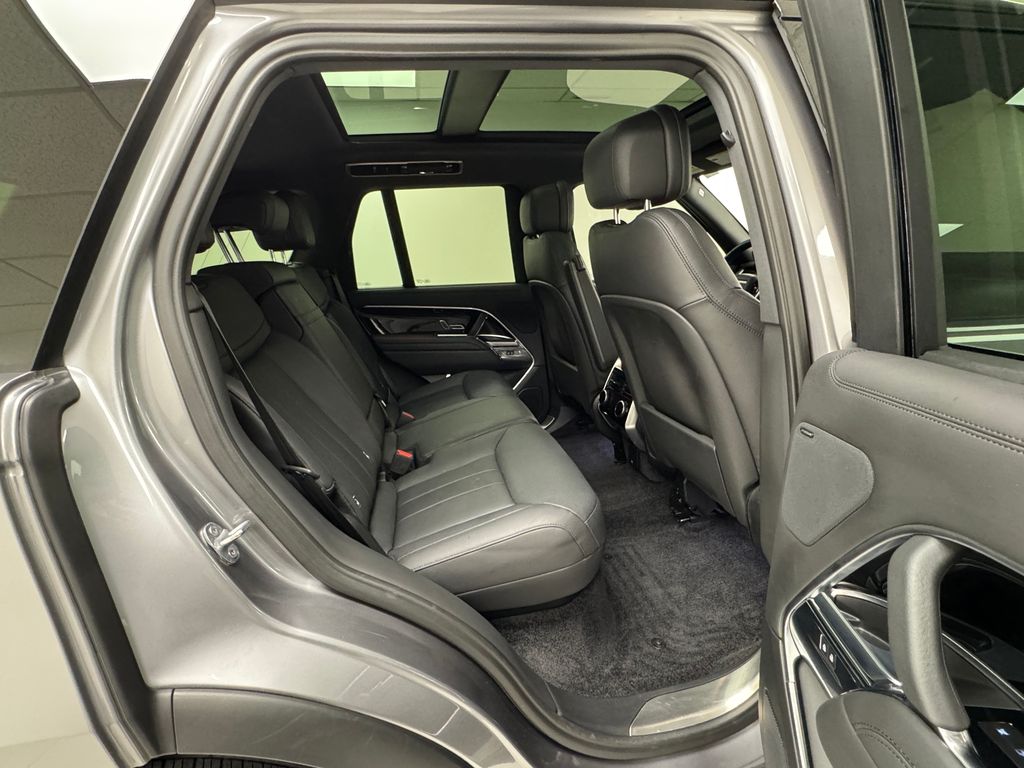 2023 Land Rover Range Rover SE photo 31