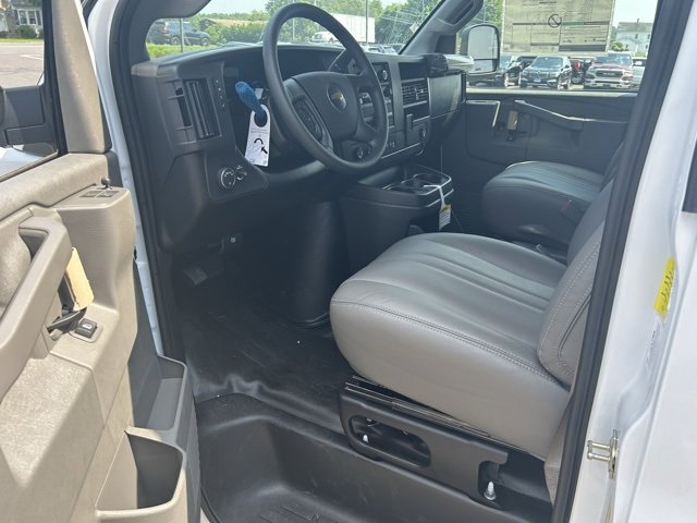 2025 Chevrolet Express Cargo 2500 photo 14