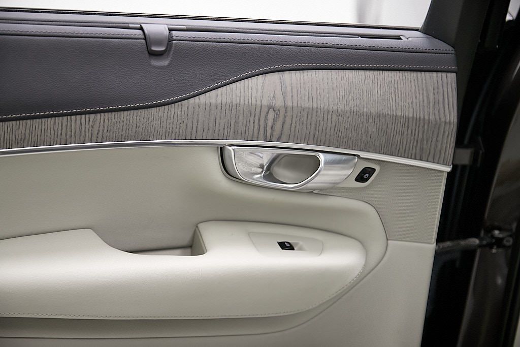 2023 VOLVO XC90 - Image 21