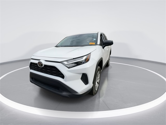 2023 Toyota RAV4 LE photo 3