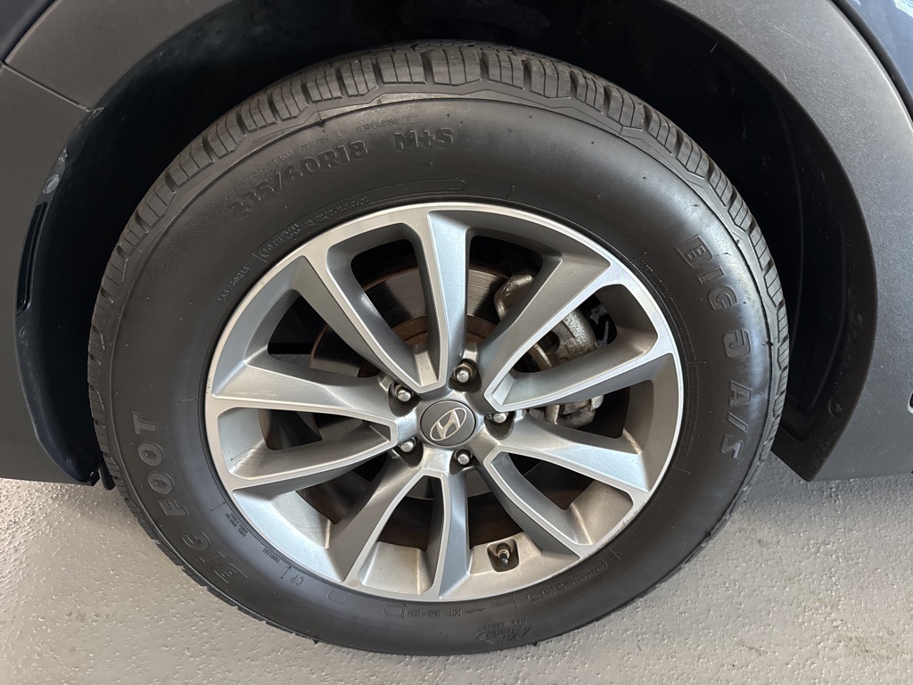2017 Hyundai Santa Fe SE photo 5
