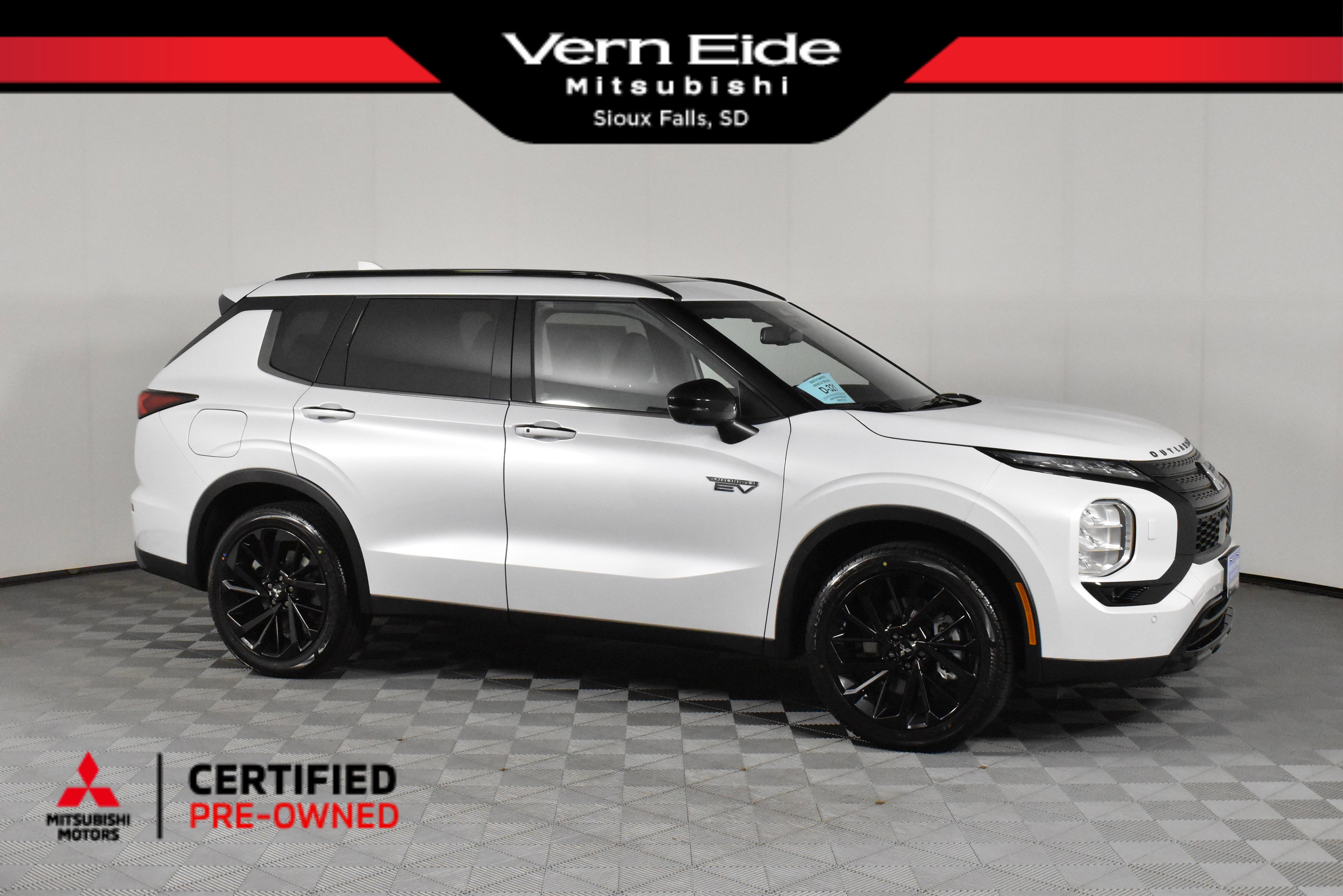 2025 Mitsubishi Outlander Plug-in Hybrid SEL Black Edition's photo