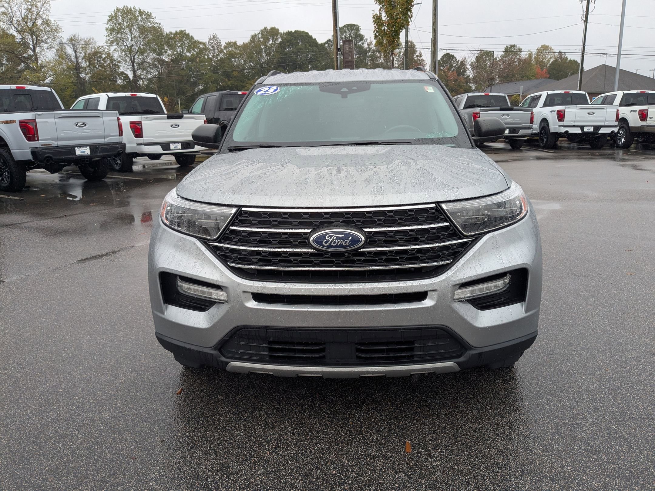 2023 Ford Explorer XLT Sport photo 2