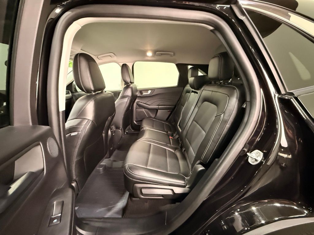 2022 Ford Escape Hybrid SEL photo 17