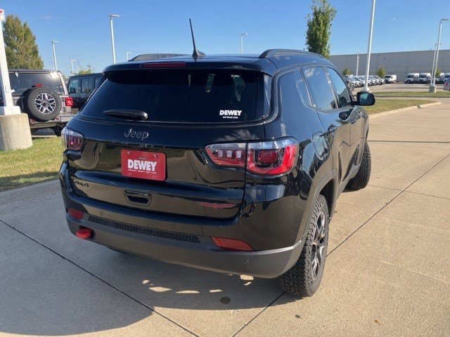 2026 Jeep Compass Trailhawk photo 2