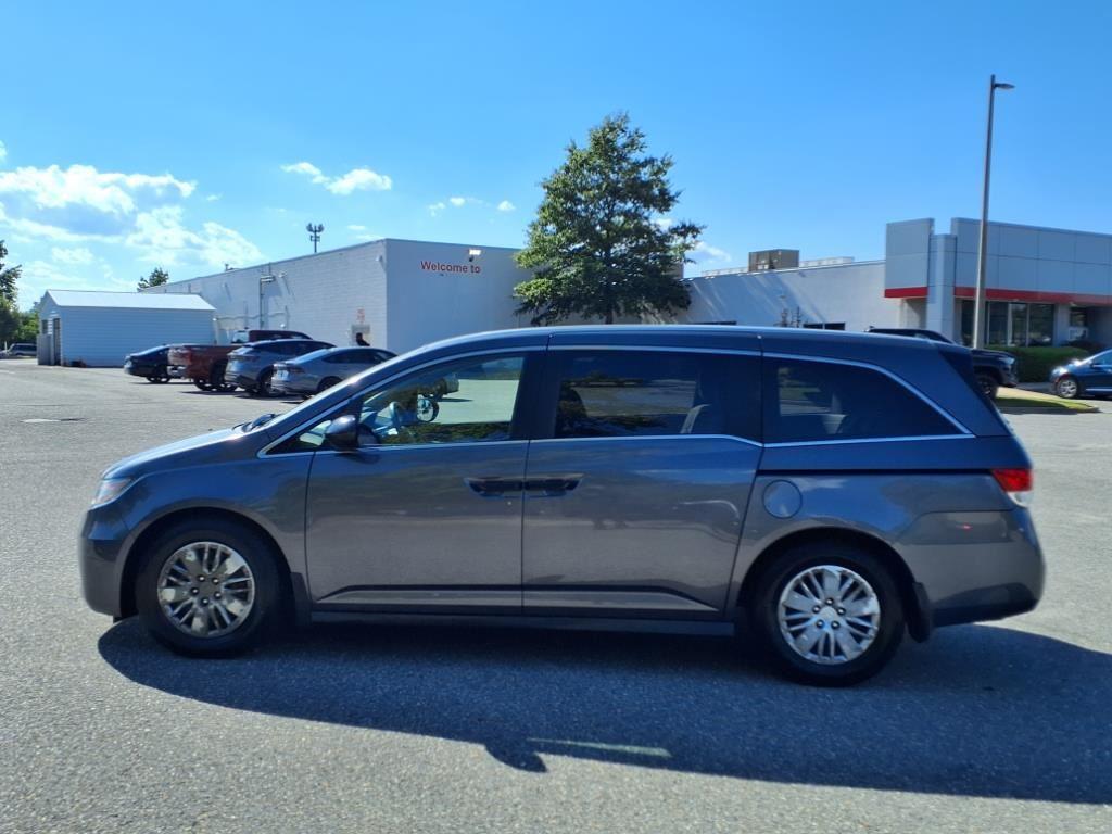 2016 Honda Odyssey LX photo 4