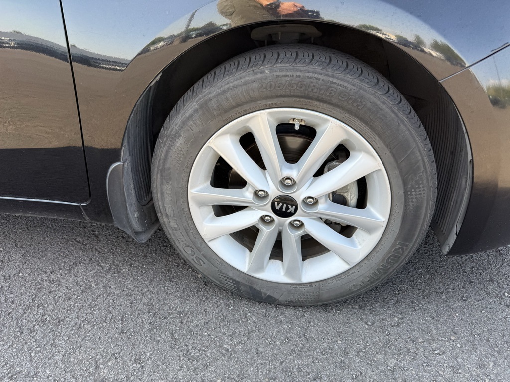 2017 Kia Forte LX photo 23