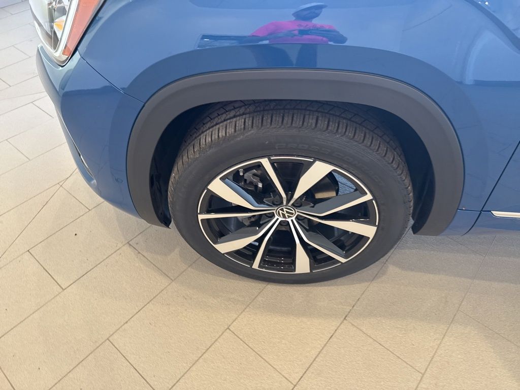 2026 Volkswagen Atlas Cross Sport SEL Premium R-Line photo 9