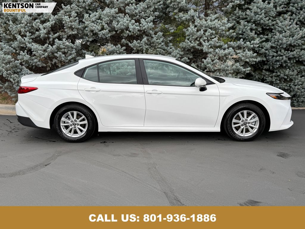 2025 Toyota Camry LE photo 9