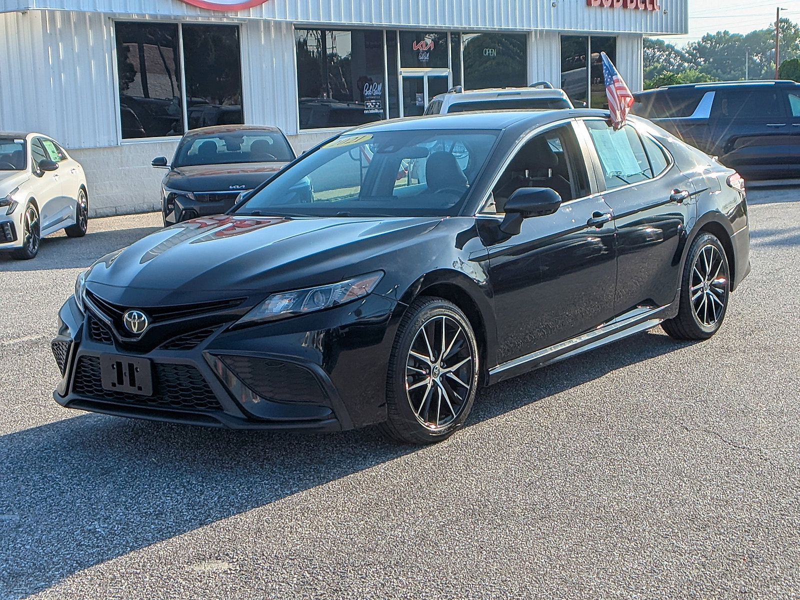 2021 Toyota Camry SE photo 21