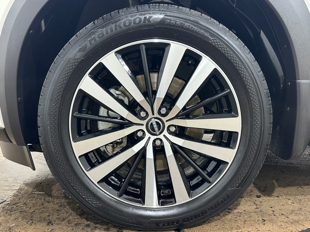 2023 Nissan Pathfinder Platinum photo 3