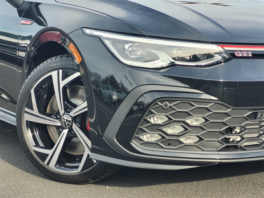 2024 Volkswagen Golf GTI SE photo 3