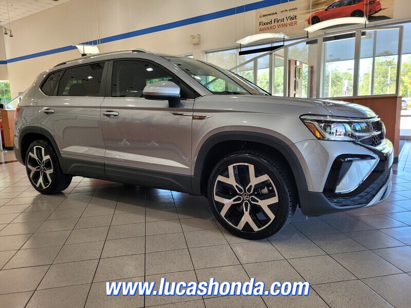 2022 Volkswagen Taos SEL photo 3