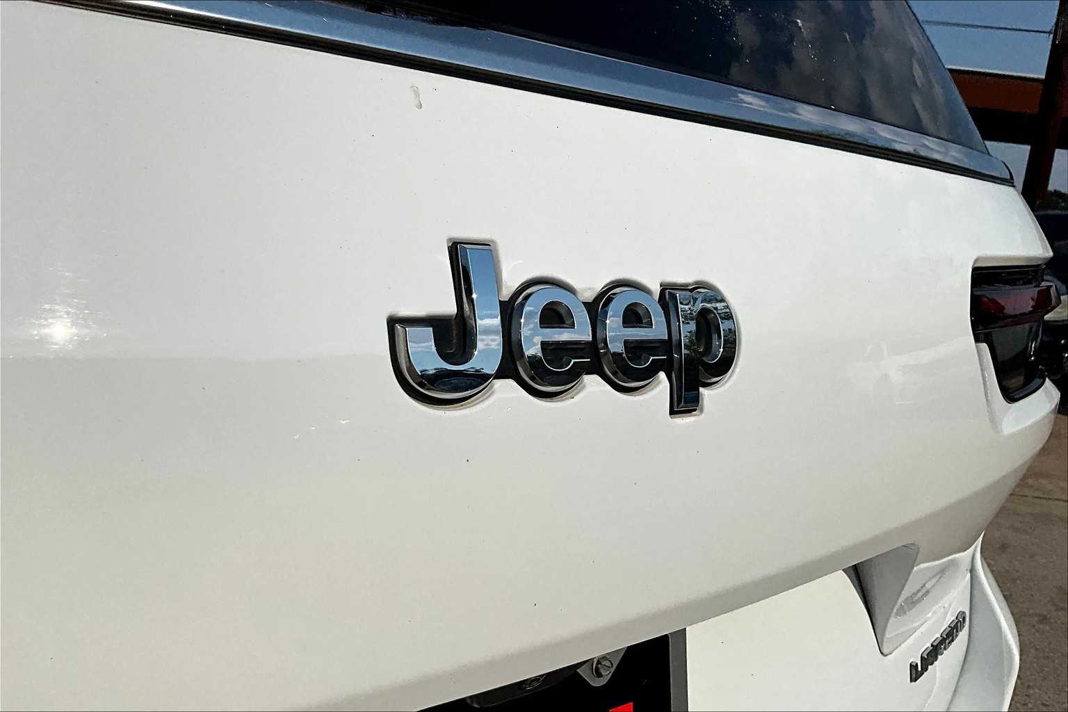 2023 Jeep Grand Cherokee Laredo Altitude photo 28