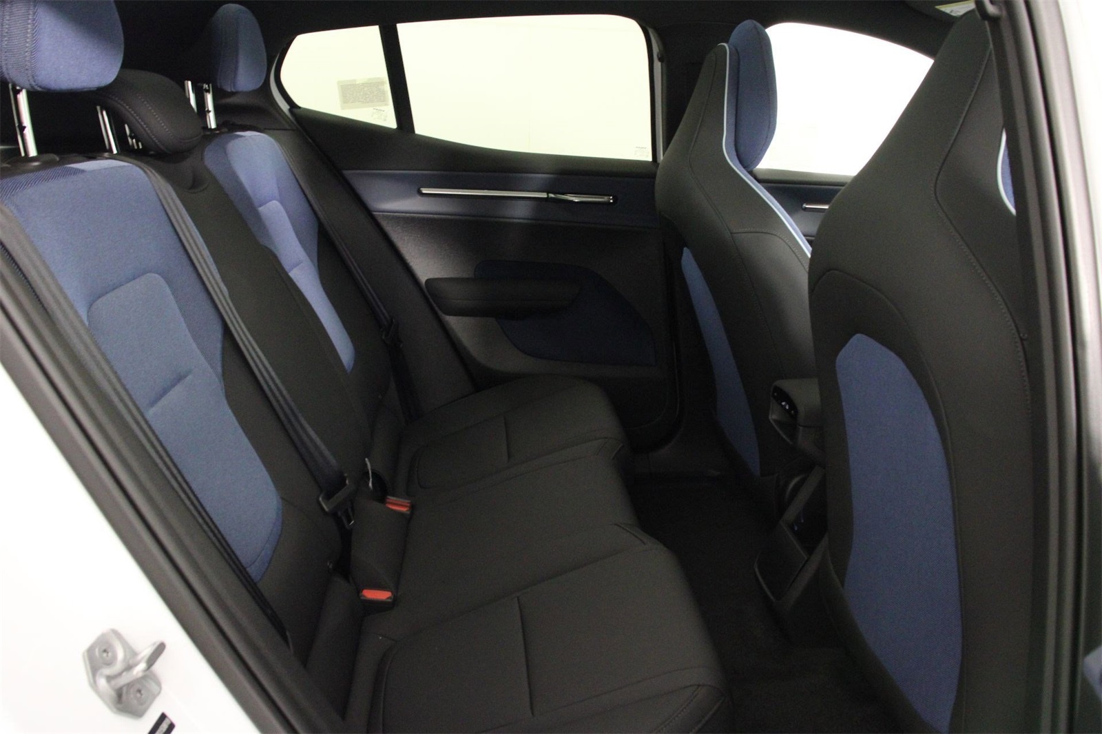 2025 Volvo EX30 Plus photo 9