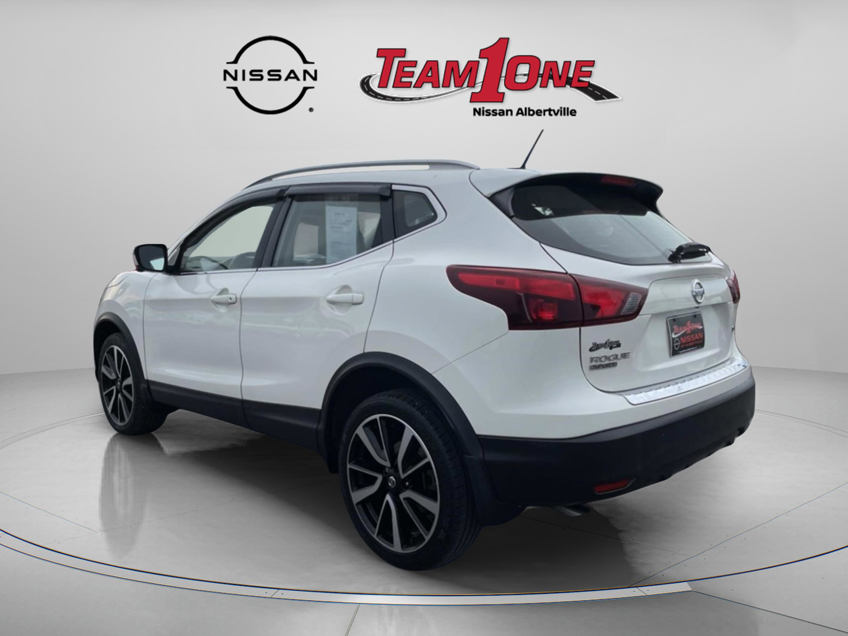 2018 Nissan Rogue Sport SL photo 2