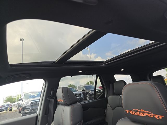 2025 Honda Pilot TrailSport photo 3