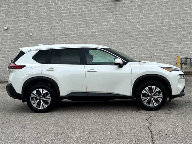 2022 Nissan Rogue SV photo 3