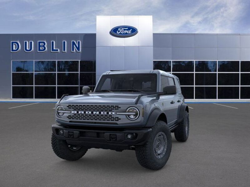 2025 Ford Bronco Badlands photo 2