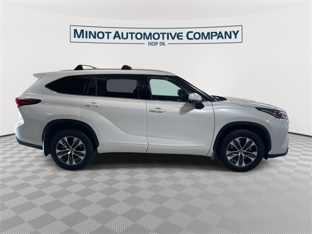 2022 Toyota Highlander XLE photo 9