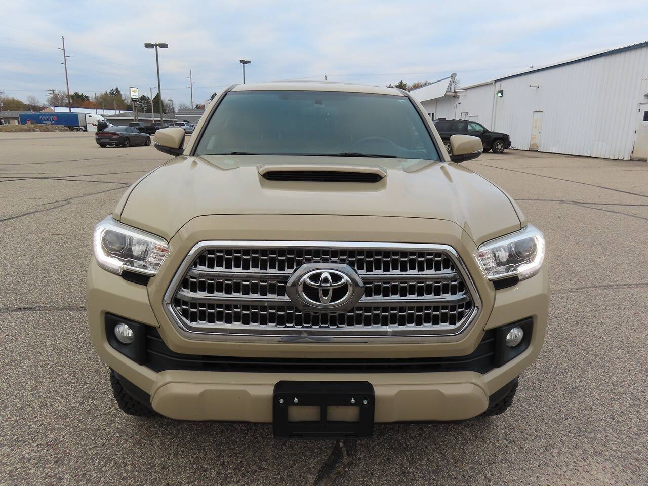 2017 Toyota Tacoma TRD Sport photo 2