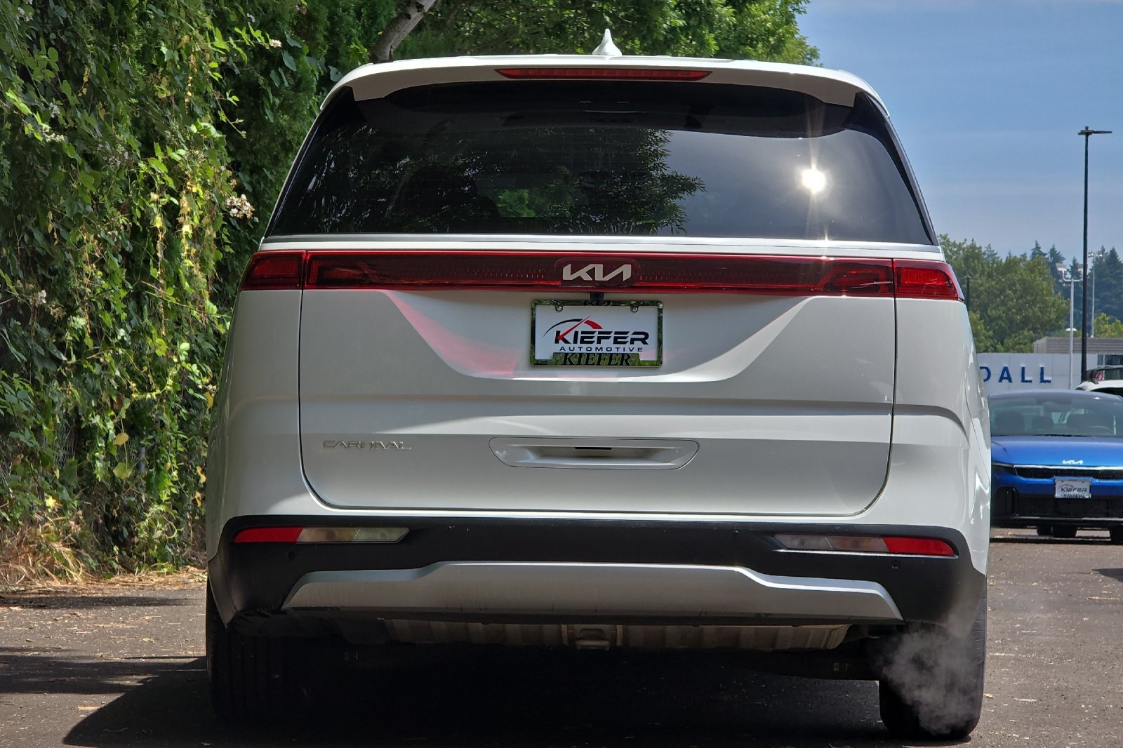 2024 Kia Carnival LX photo 3