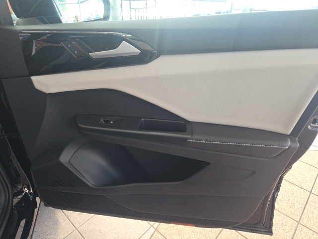 2025 Volkswagen Taos S photo 9
