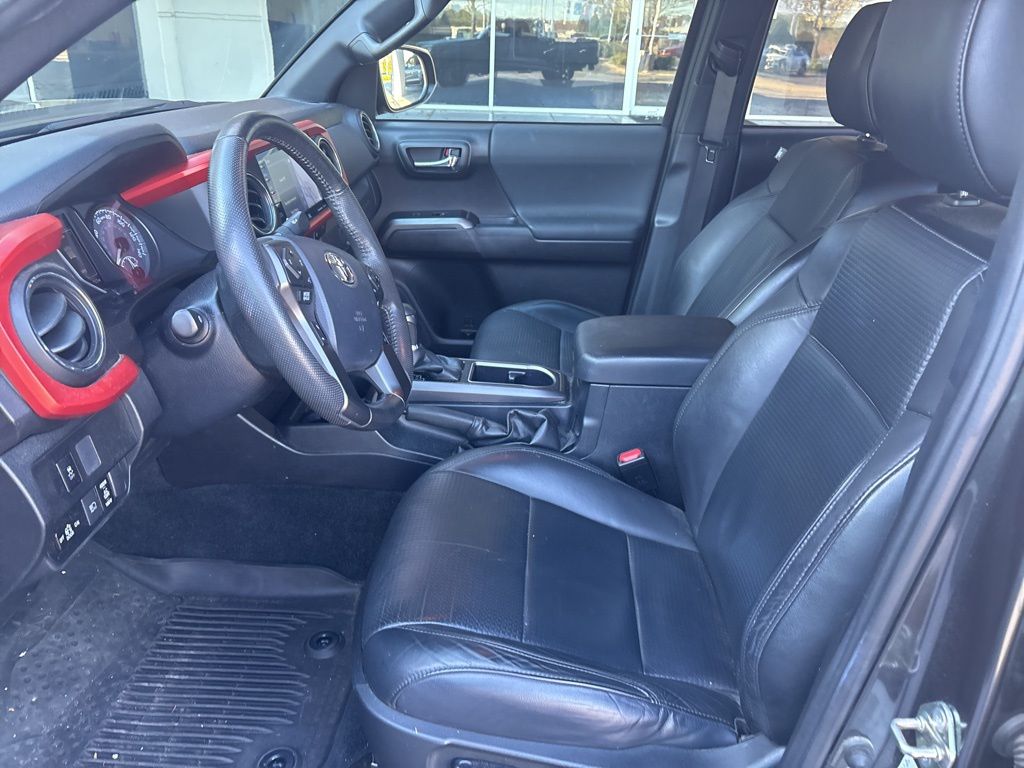 2020 Toyota Tacoma TRD Sport photo 3