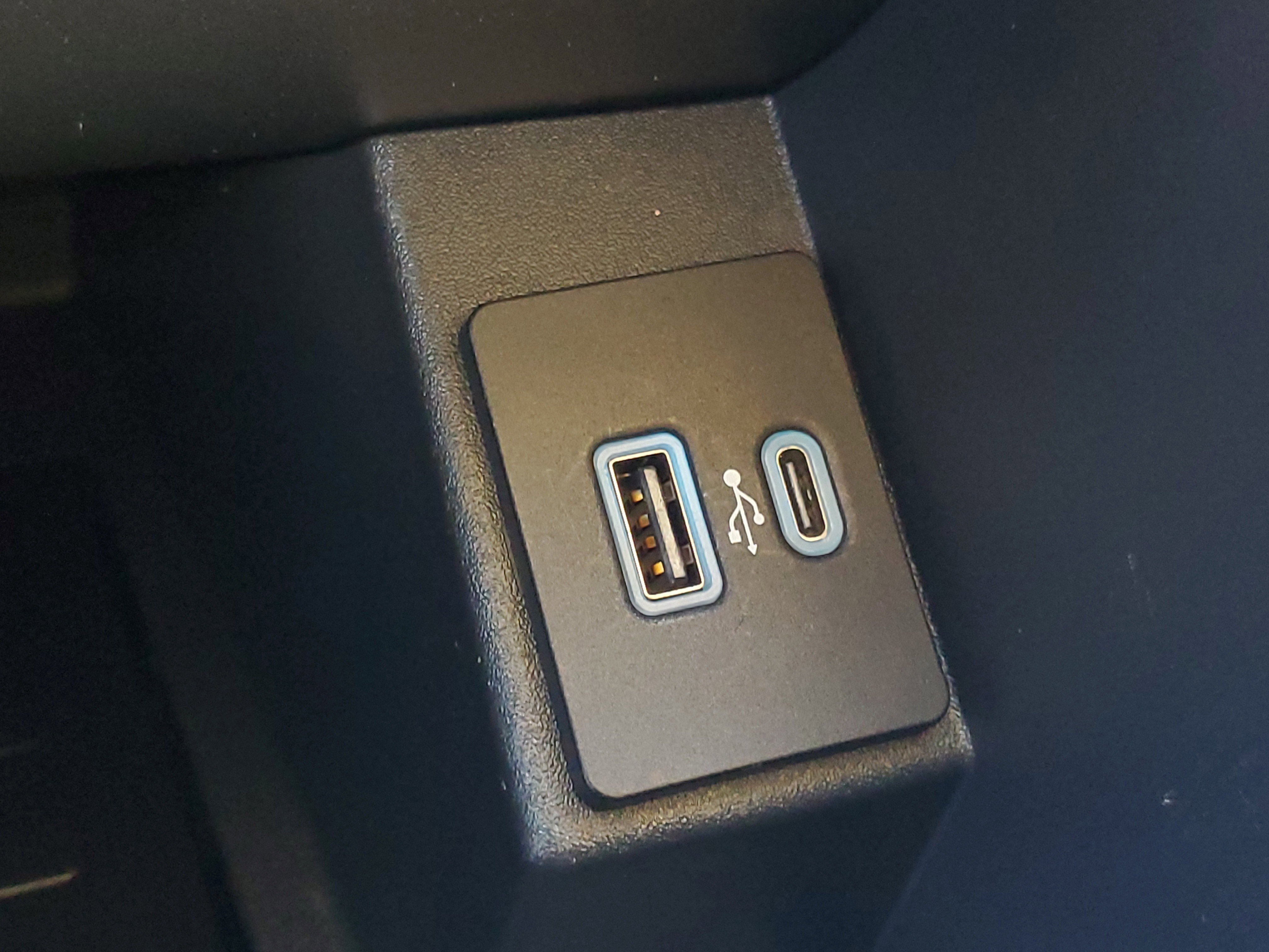 2024 Ford Edge Titanium photo 10