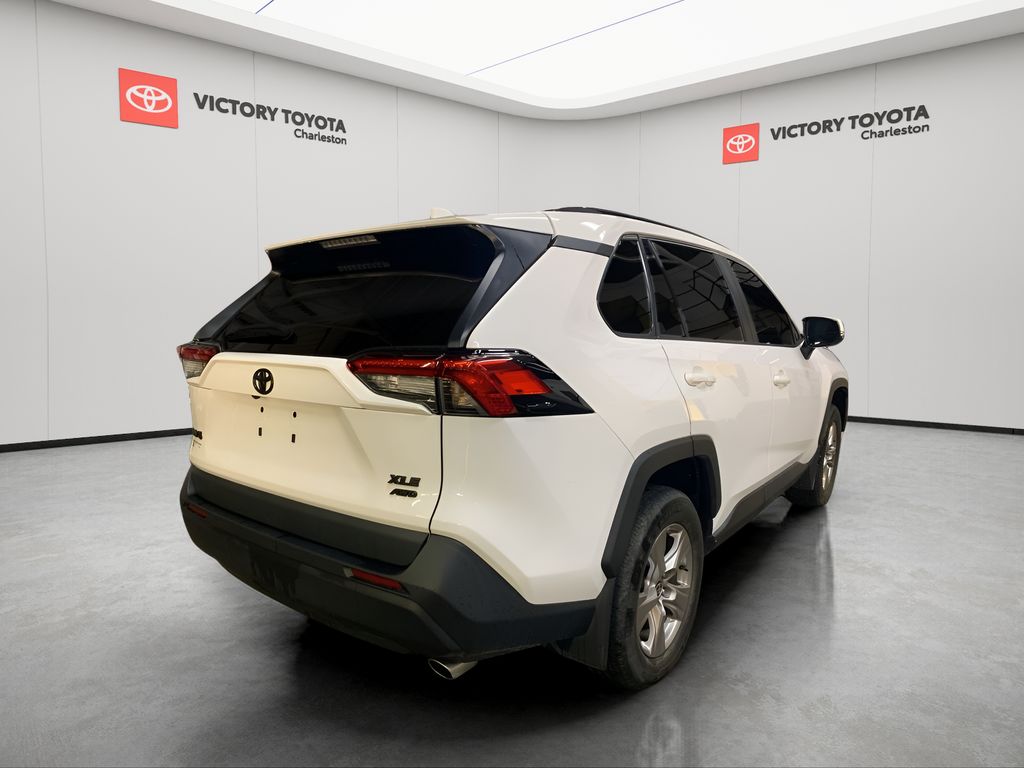 2023 Toyota RAV4 XLE photo 3