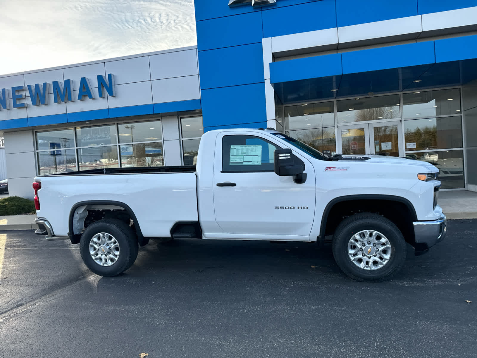 2025 Chevrolet Silverado 3500HD photo 2