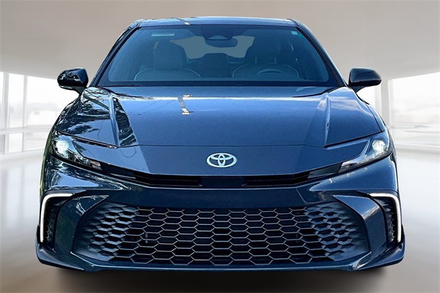 2025 Toyota Camry SE photo 3