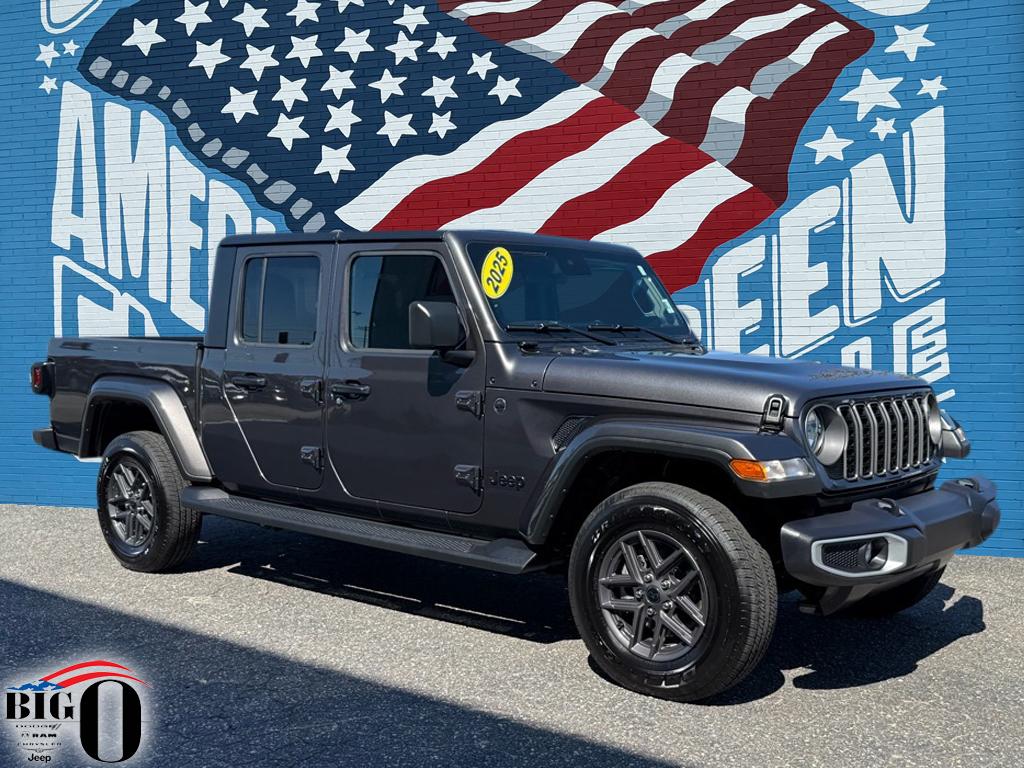 2025 Jeep Gladiator Sport S's photo