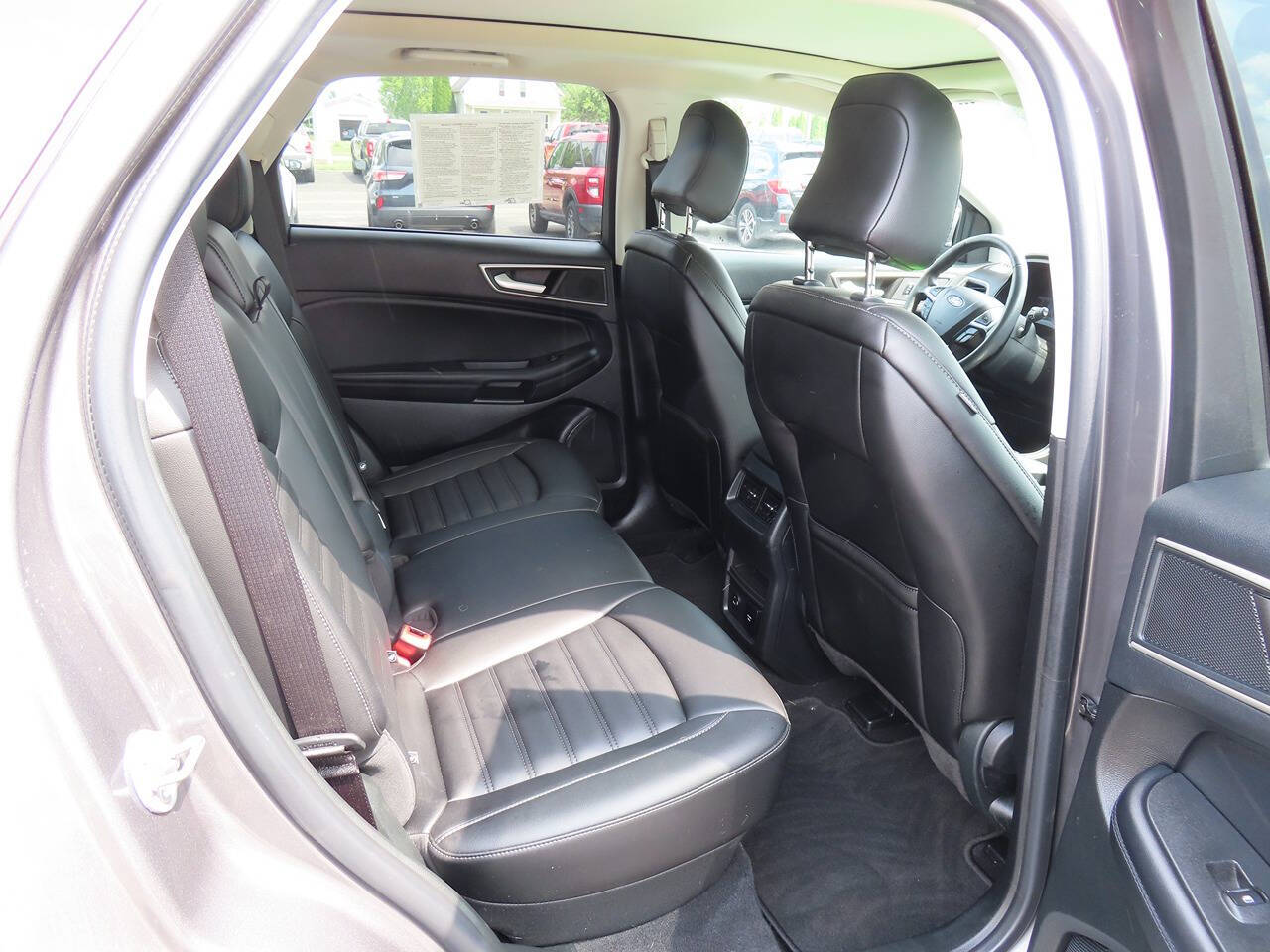 2022 Ford Edge SEL photo 9