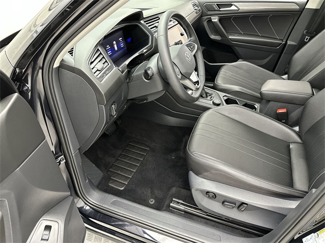 2022 Volkswagen Tiguan SE photo 3