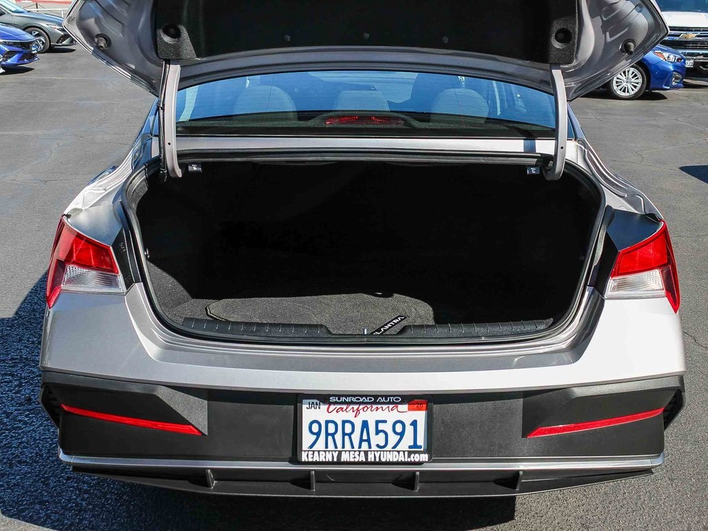 2025 Hyundai Elantra SE photo 26