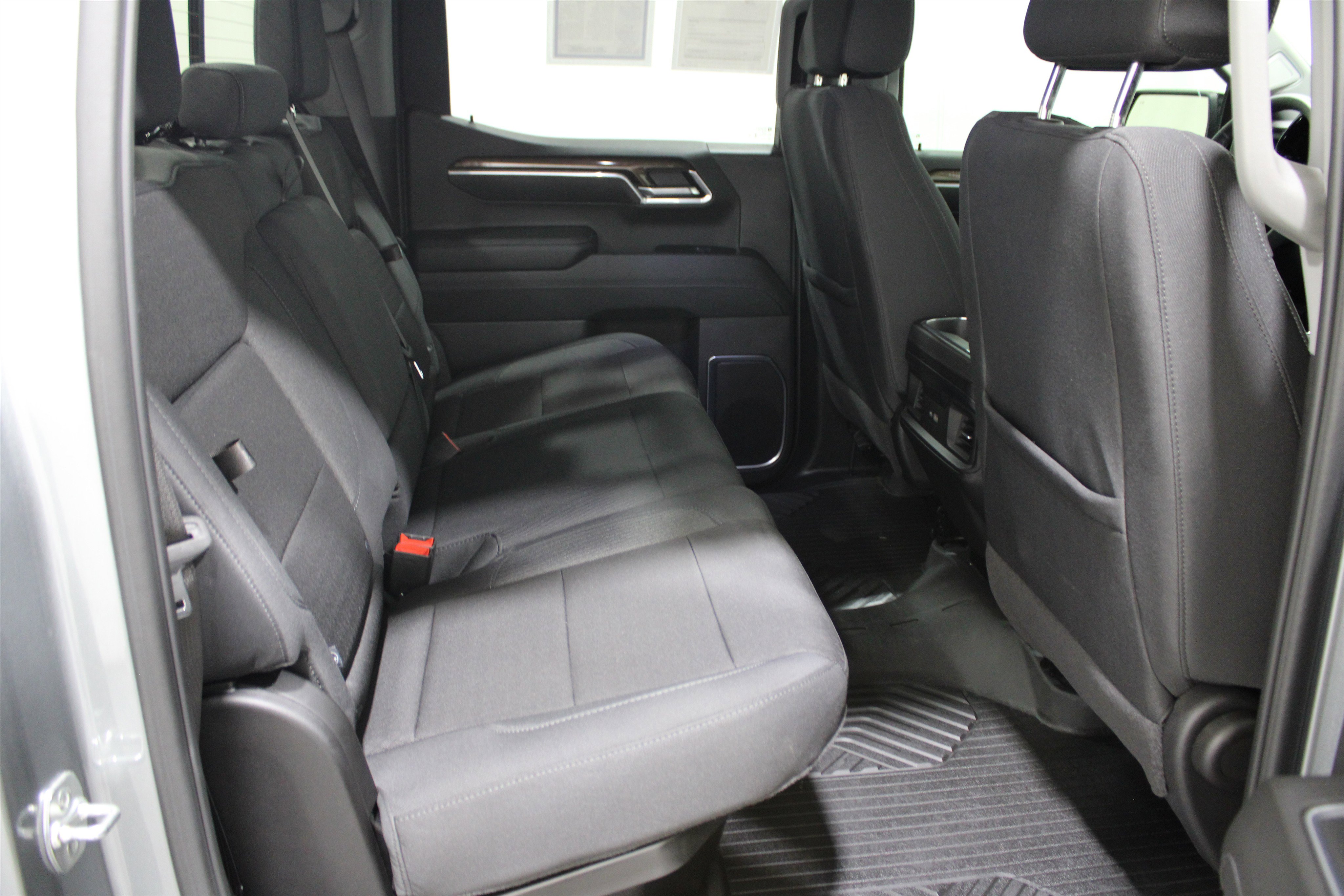 2025 Chevrolet Silverado 1500 RST photo 2