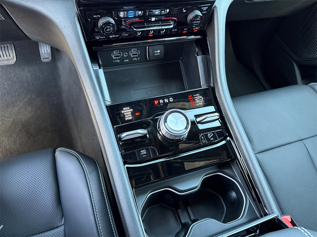 2025 Jeep Grand Cherokee Overland photo 27